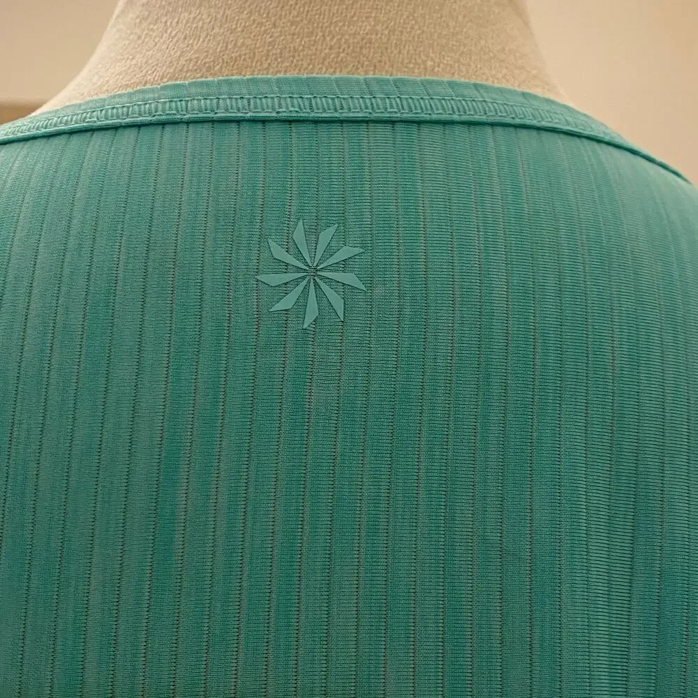 Women's Athleta Size Medium Round Neck Green Workout Short Sleeve T-Shirt Gym
